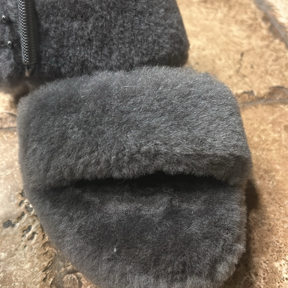 Ugg double strap platform fuzzy slides - Picture 5 of 7